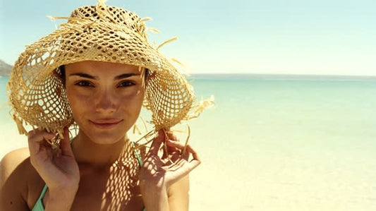 Applying sunscreen alone isn’t enough! How to prep your skin before, during and after a Beach Day? We got your back: